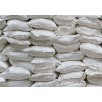 冰晶石13775-53-6主要用作鋁電解的助熔劑，也用作研磨產(chǎn)品的耐磨添加劑，鐵合金及沸騰鋼的熔劑